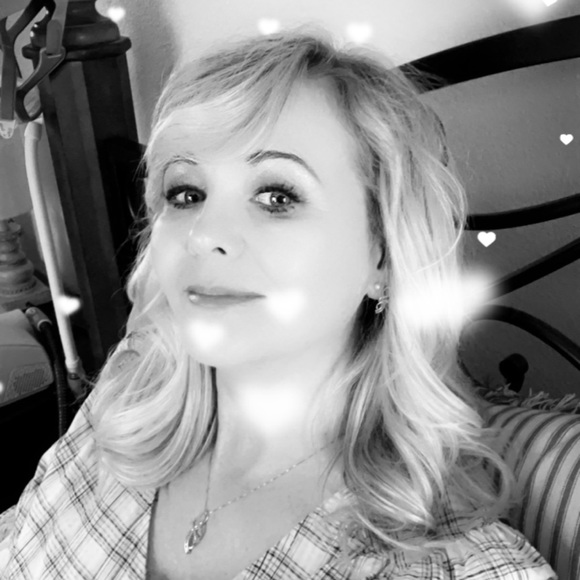 Meet your Posher, Jennifer - Picture 1 of 1